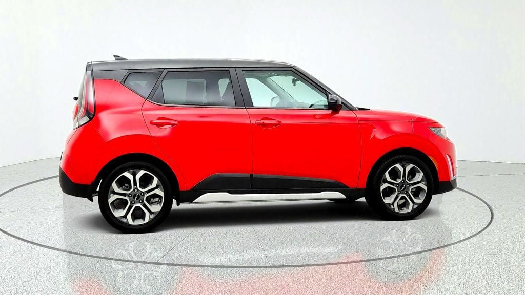 Used 2025 Kia Soul EX FWD image 4