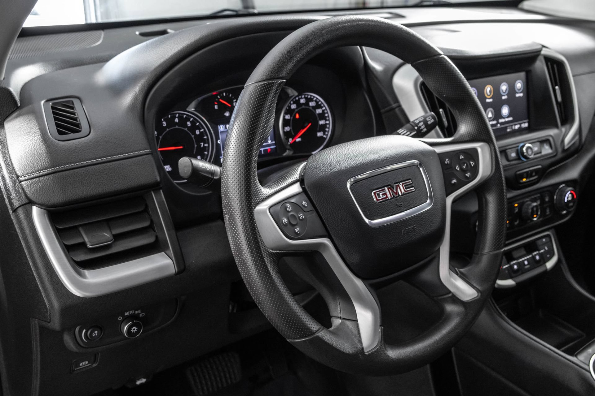 Used 2023 GMC Terrain SLE w/ Driver Convenience Package FWD image 34