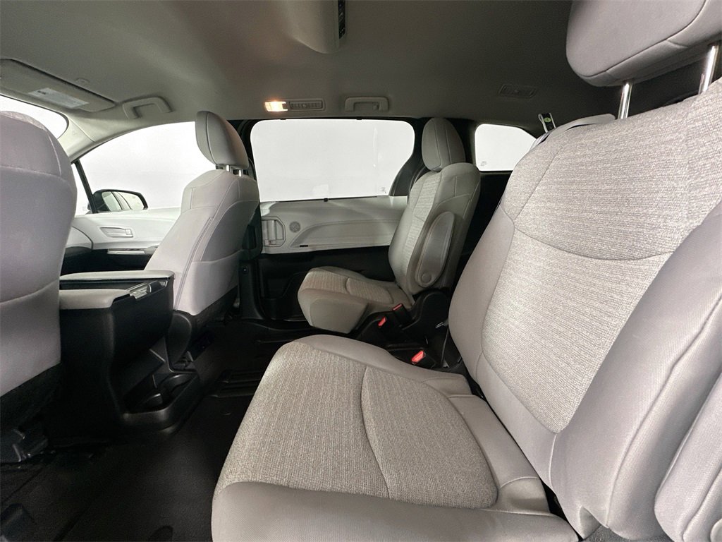 Used 2025 Toyota Sienna LE image 21