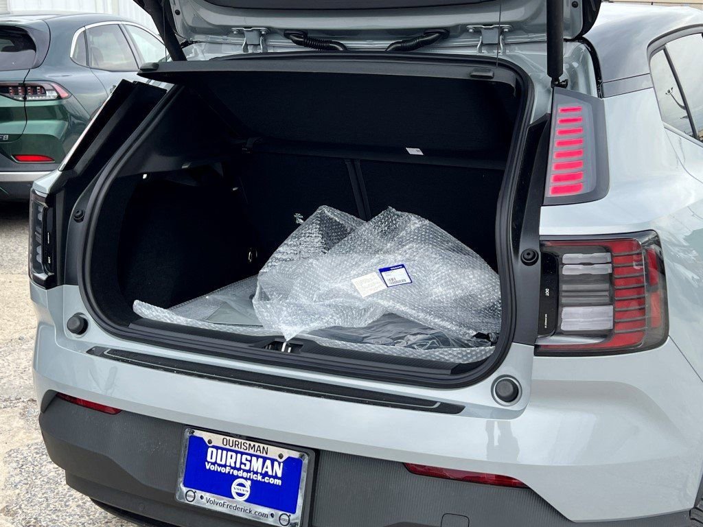 New 2026 Volvo EX30 Plus w/ Protection Package Premier image 13