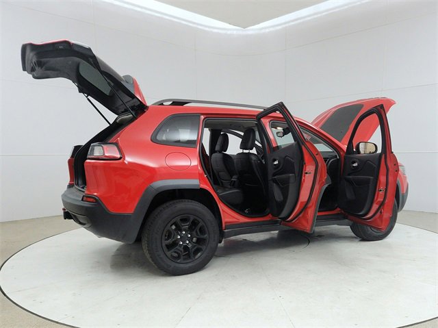 Used 2019 Jeep Cherokee Trailhawk w/ Cold Weather Group image 12