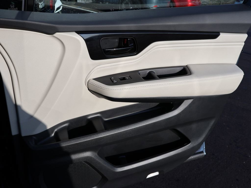 Certified 2026 Honda Odyssey Elite image 11