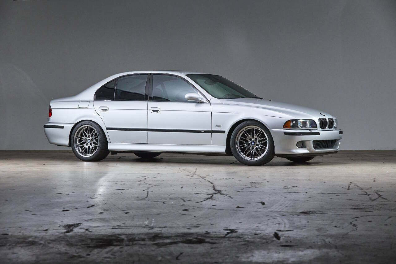 Used 2003 BMW M5 RWD image 3