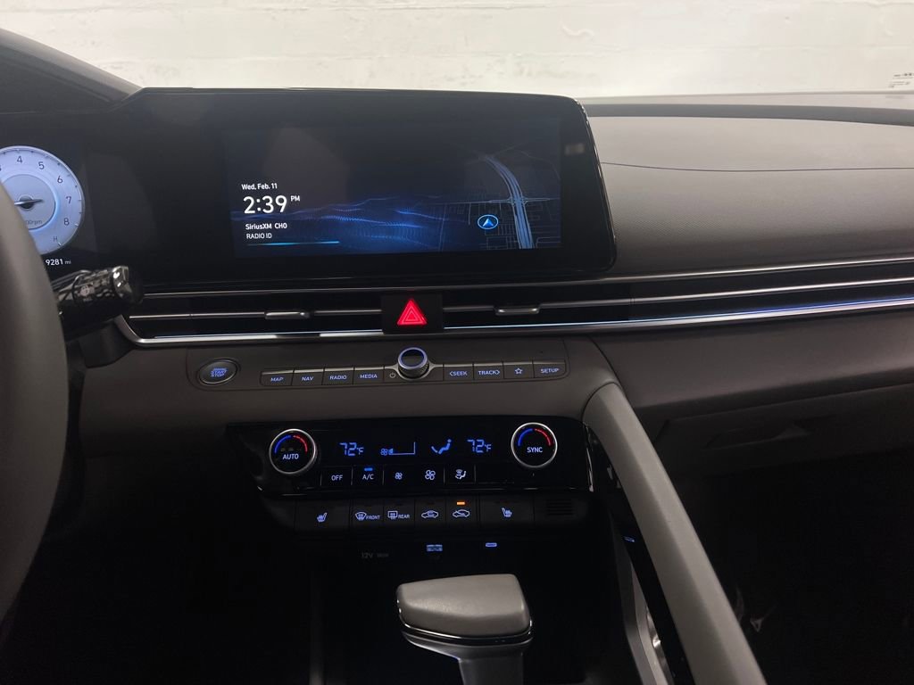 Used 2025 Hyundai Elantra SEL image 20