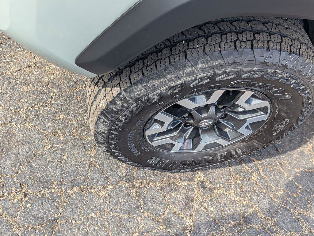 Used 2023 Toyota Tacoma TRD Off-Road w/ TRD Premium Off Road Package image 34