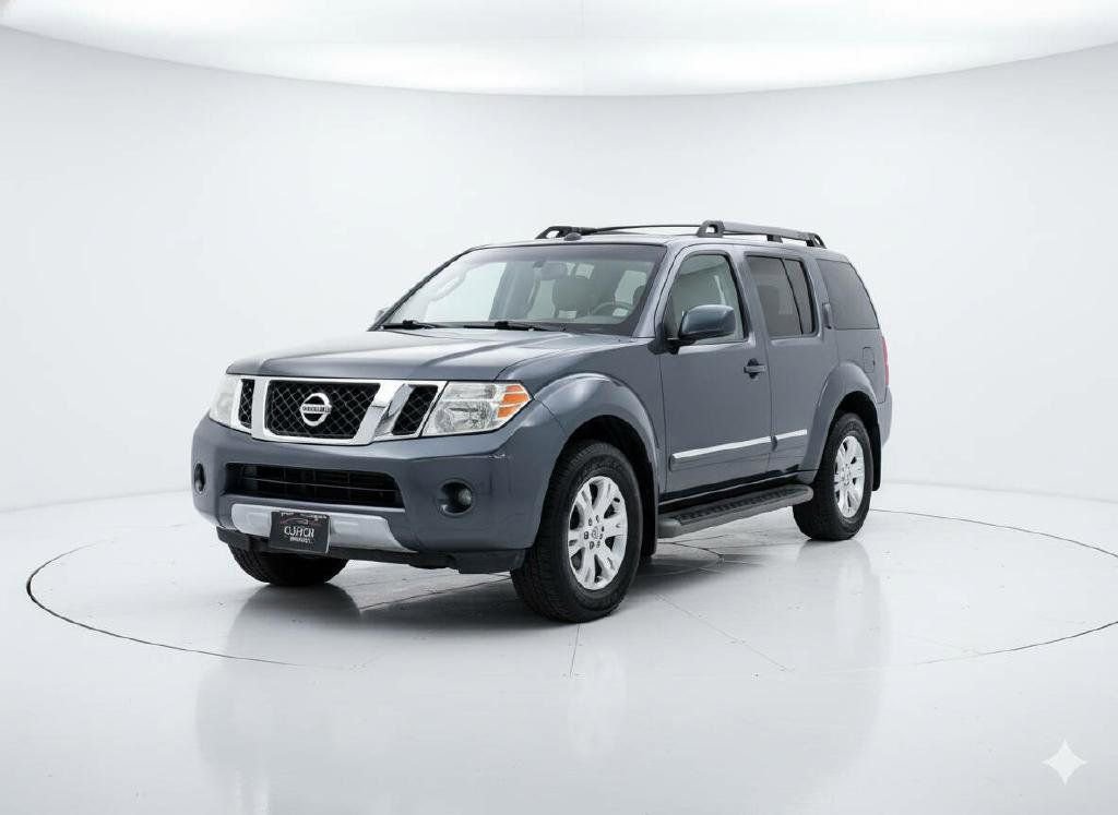Used 2008 Nissan Pathfinder LE w/ Navigation Pkg image 1