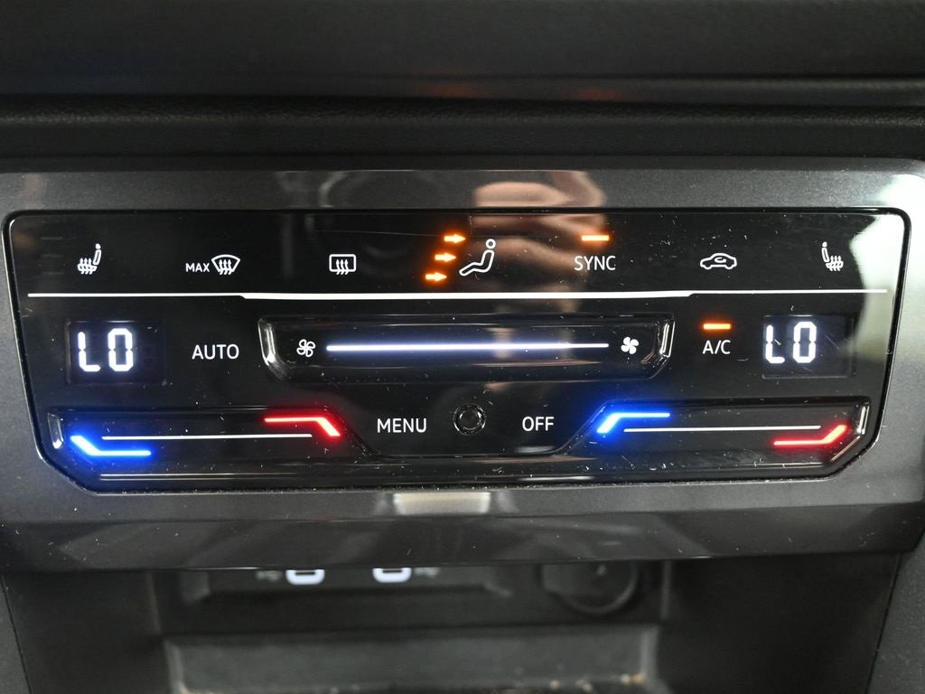 Used 2024 Volkswagen Tiguan SE R-Line image 32