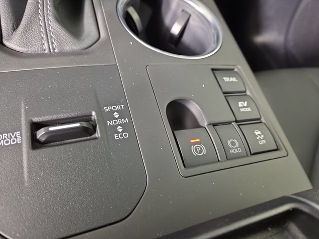 Used 2024 Toyota Highlander XLE AWD/4WD image 28