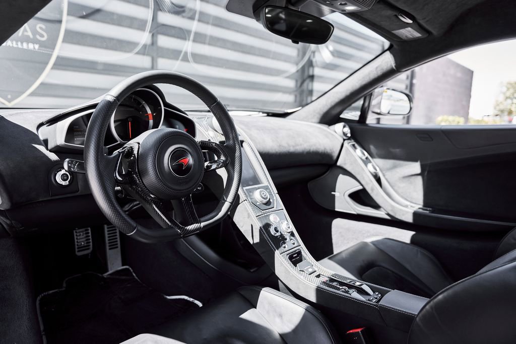 Used 2012 McLaren MP4-12C Coupe RWD image 2