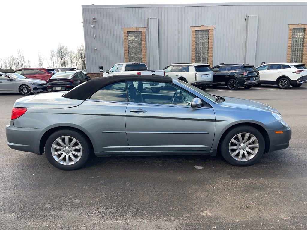 Used 2010 Chrysler Sebring Touring FWD image 1