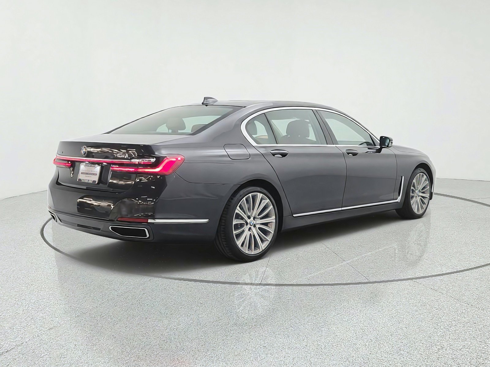Used 2020 BMW 750i xDrive w/ Executive Package AWD/4WD image 5