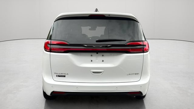 New 2027 Chrysler Pacifica Limited FWD image 6