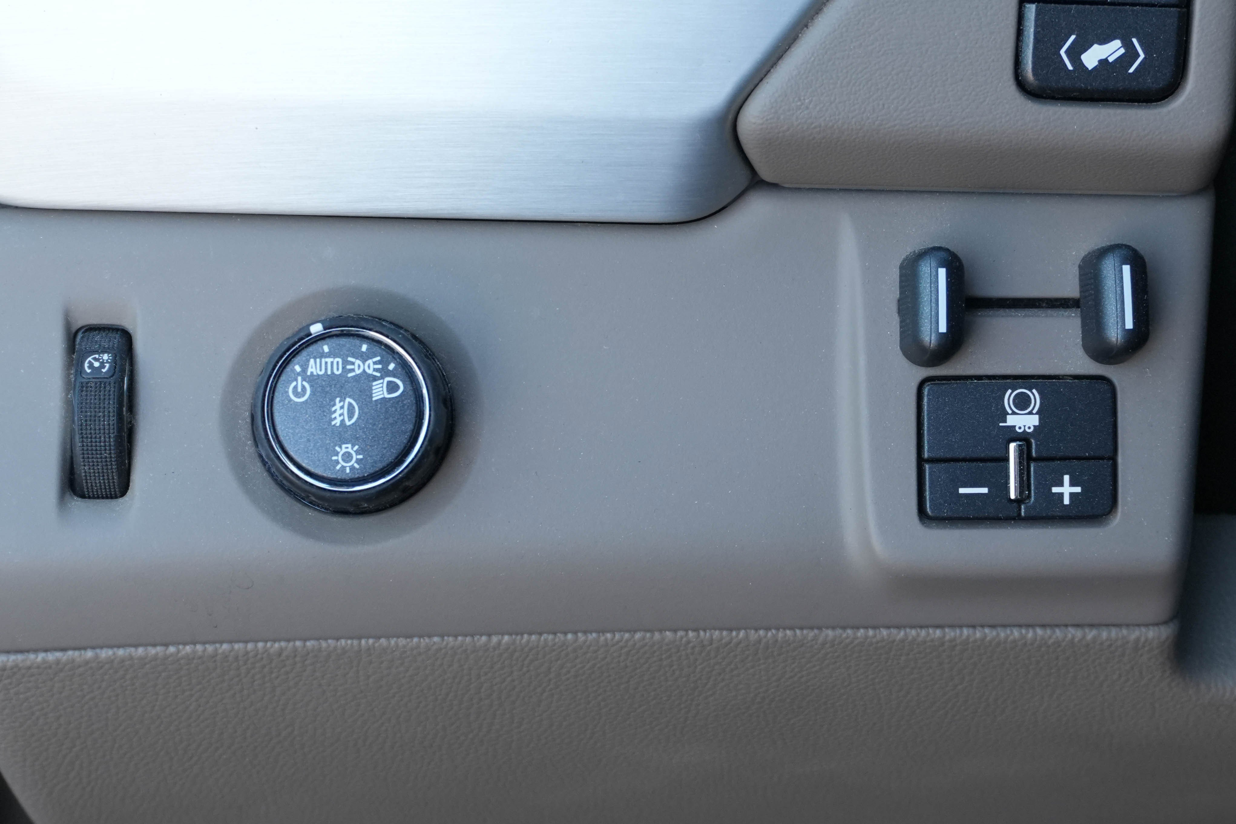 Used 2019 GMC Yukon SLT w/ Graphite Edition image 13