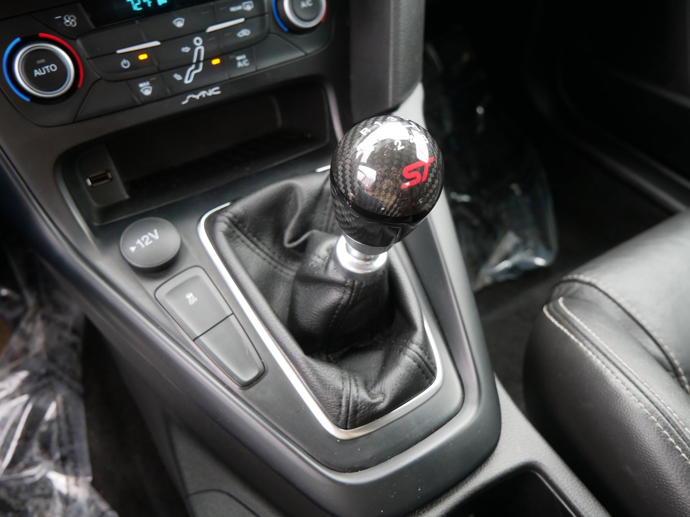 Used 2018 Ford Focus ST w/ Equipment Group 401A image 24