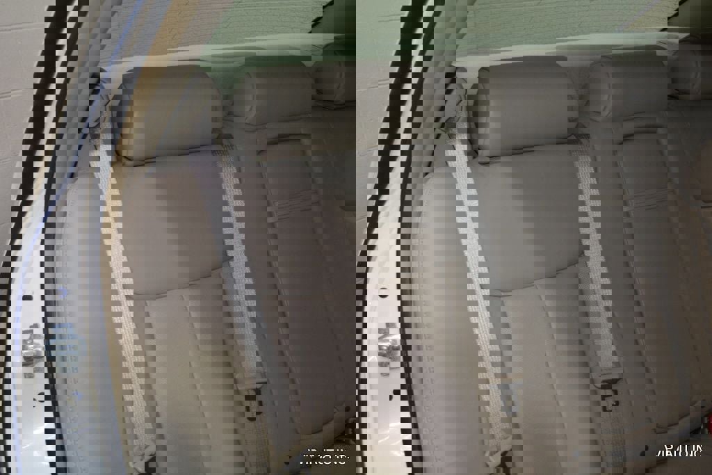 Used 2011 Cadillac DTS Luxury image 24