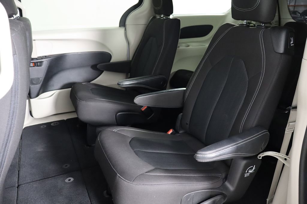 Used 2023 Chrysler Voyager LX FWD image 16