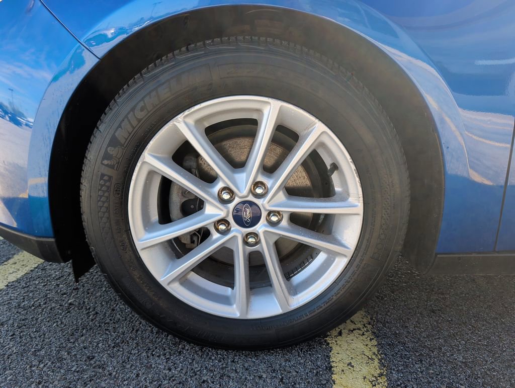 Used 2018 Ford Focus SE FWD image 4