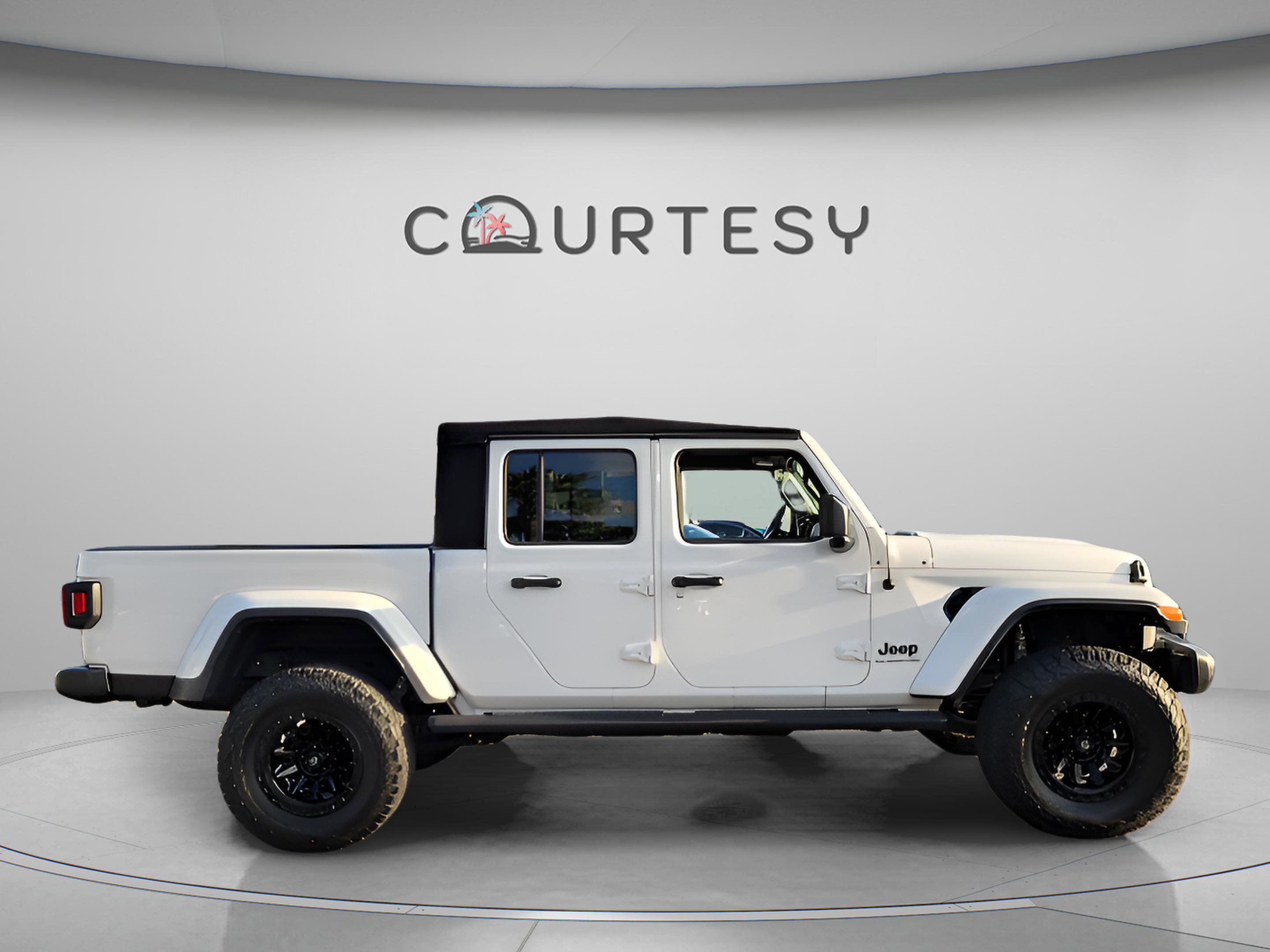 Used 2021 Jeep Gladiator Sport image 6