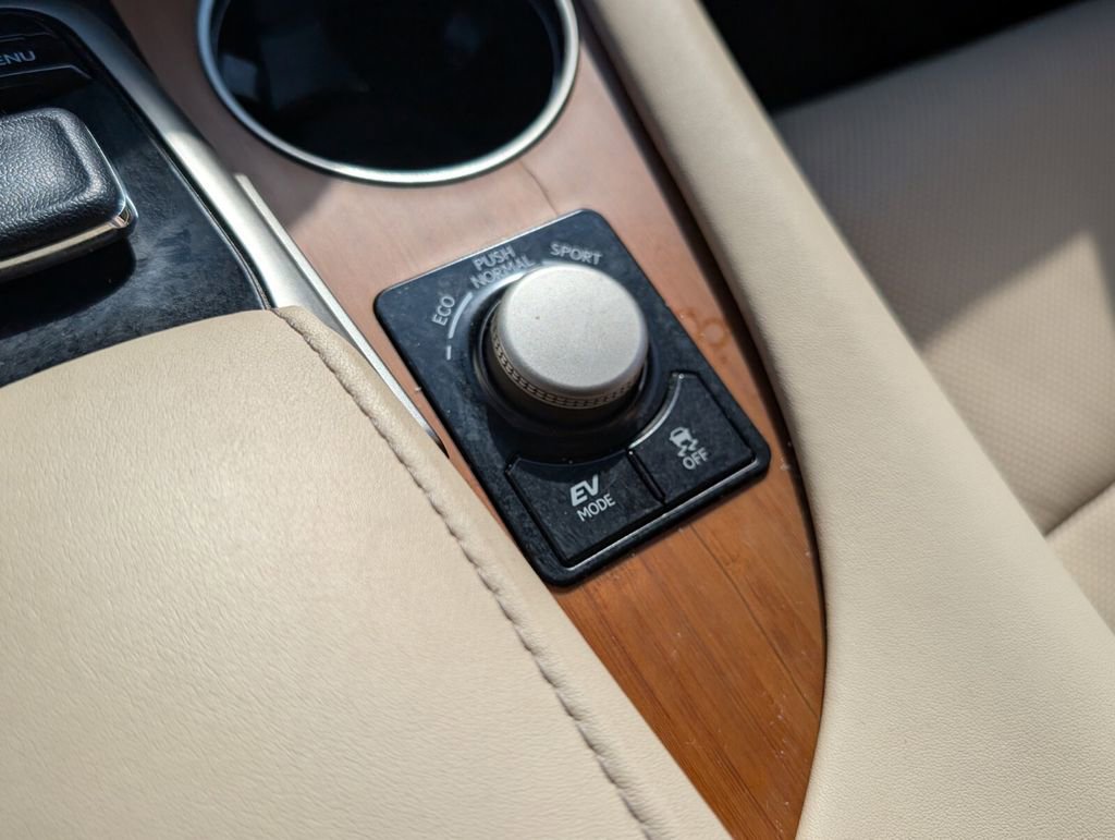 Used 2017 Lexus RX 450h AWD image 28