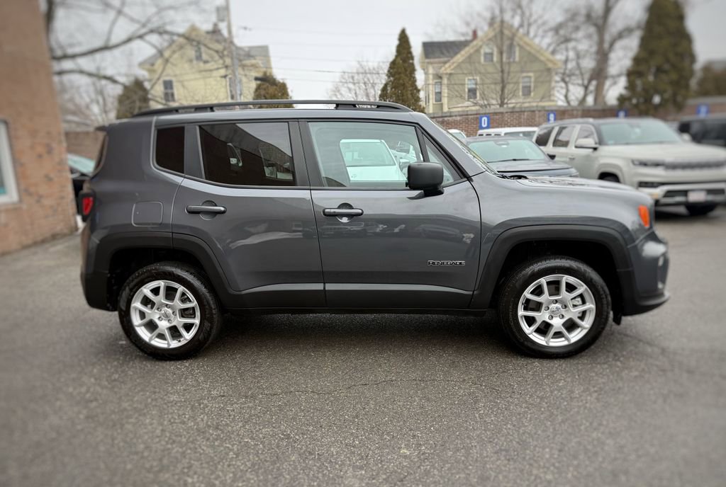 Used 2022 Jeep Renegade Latitude w/ Convenience Group image 4