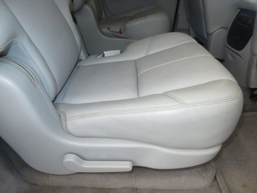 Used 2010 GMC Yukon XL SLT w/ SLT-2 Equipment Package AWD/4WD image 34