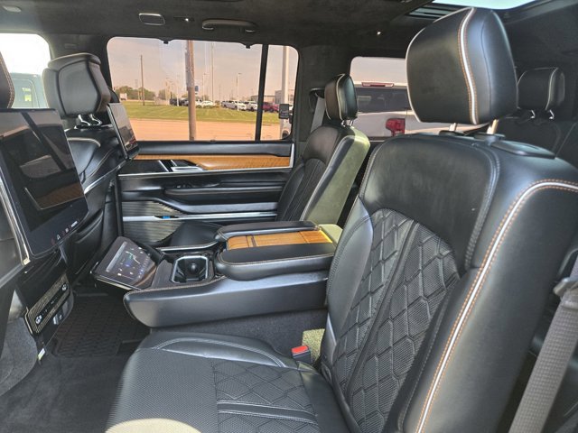 Used 2022 Jeep Grand Wagoneer Series III w/ Rear Seat Video Group 1 AWD/4WD image 21