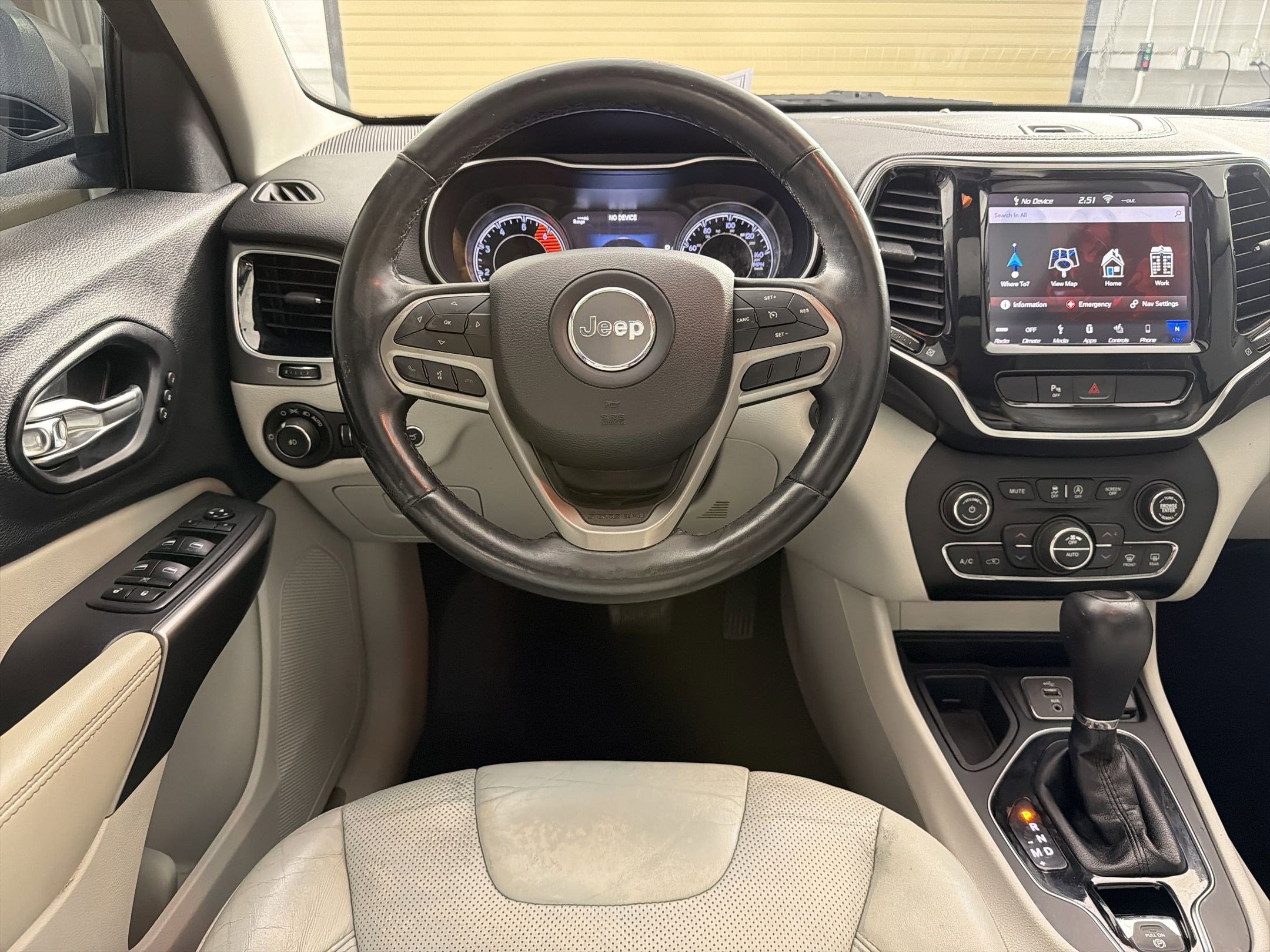Used 2019 Jeep Cherokee Limited FWD image 28
