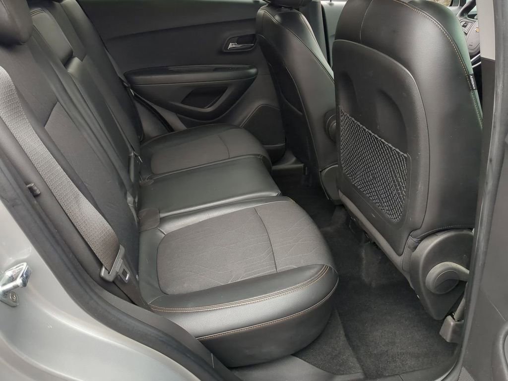 Used 2019 Chevrolet Trax LT w/ LT Convenience Package AWD/4WD image 24