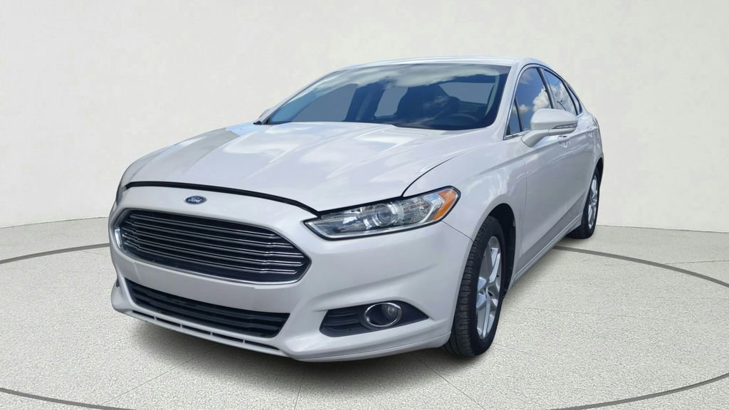 Used 2014 Ford Fusion SE w/ Equipment Group 202A FWD image 3