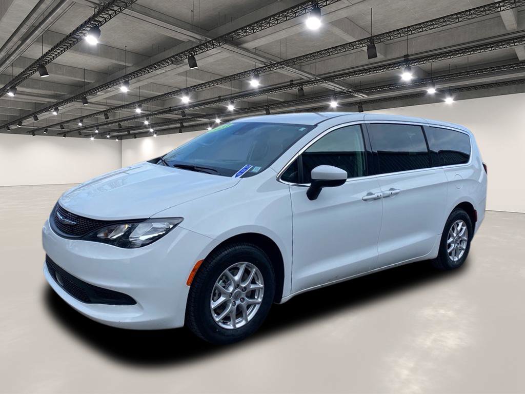 Used 2023 Chrysler Voyager LX image 3