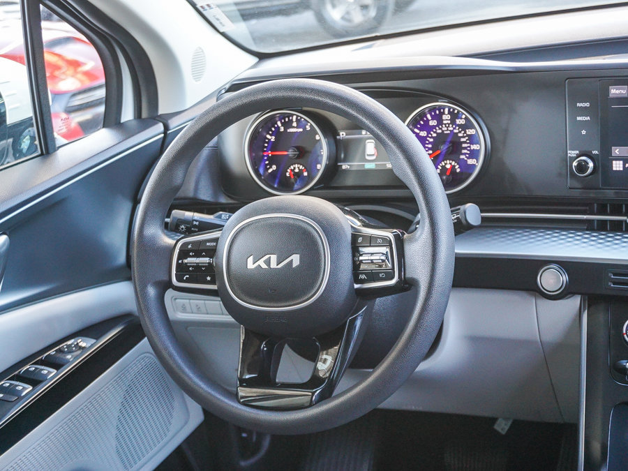 Certified 2023 Kia Carnival LX FWD image 17