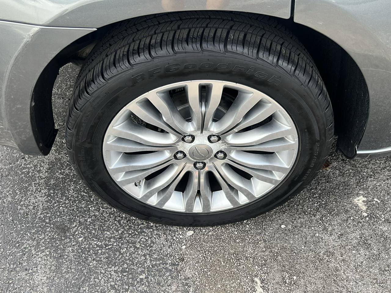 Used 2011 Chrysler 200 Limited FWD image 23