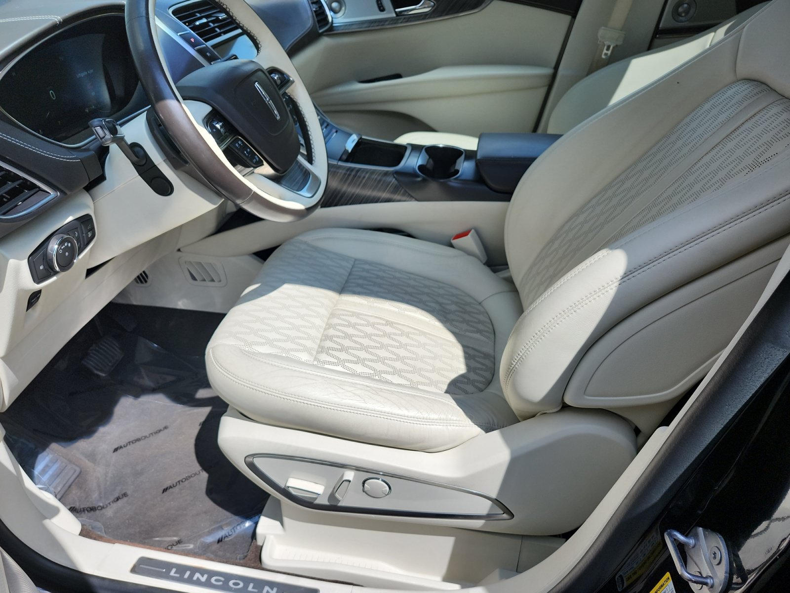 Used 2019 Lincoln Nautilus Black Label w/ Driver Assistance Package AWD/4WD image 9
