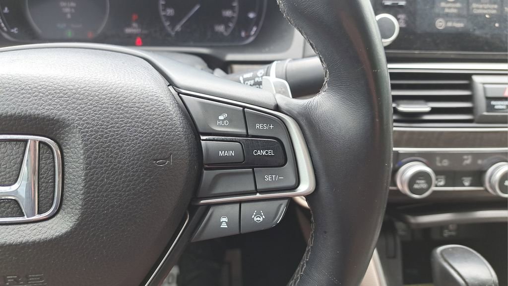 Used 2018 Honda Accord Touring image 24