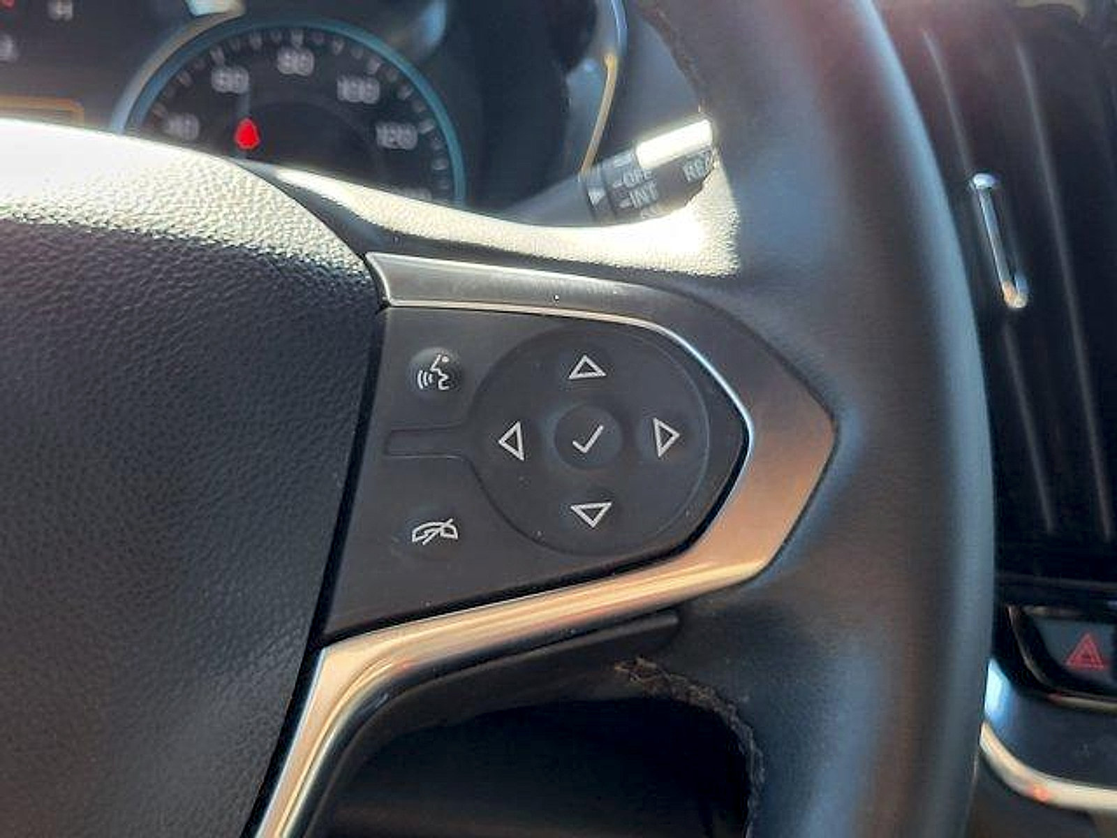 Used 2023 Chevrolet Traverse RS AWD/4WD image 28