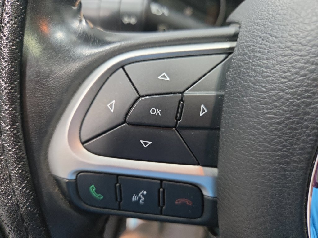 Used 2018 Jeep Compass Latitude AWD/4WD image 34