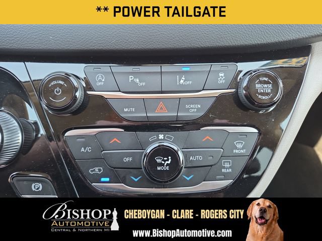 Used 2023 Chrysler Pacifica Touring-L FWD image 23