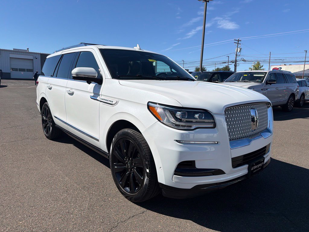 Certified 2023 Lincoln Navigator Reserve AWD/4WD image 9