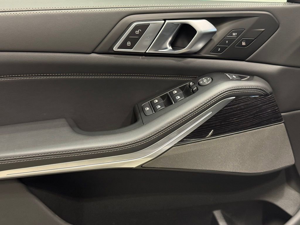 Used 2025 BMW X5 xDrive40i w/ Executive Package image 18