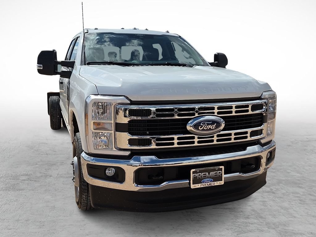 New 2026 Ford F350 XL w/ XL Chrome Package AWD/4WD image 2