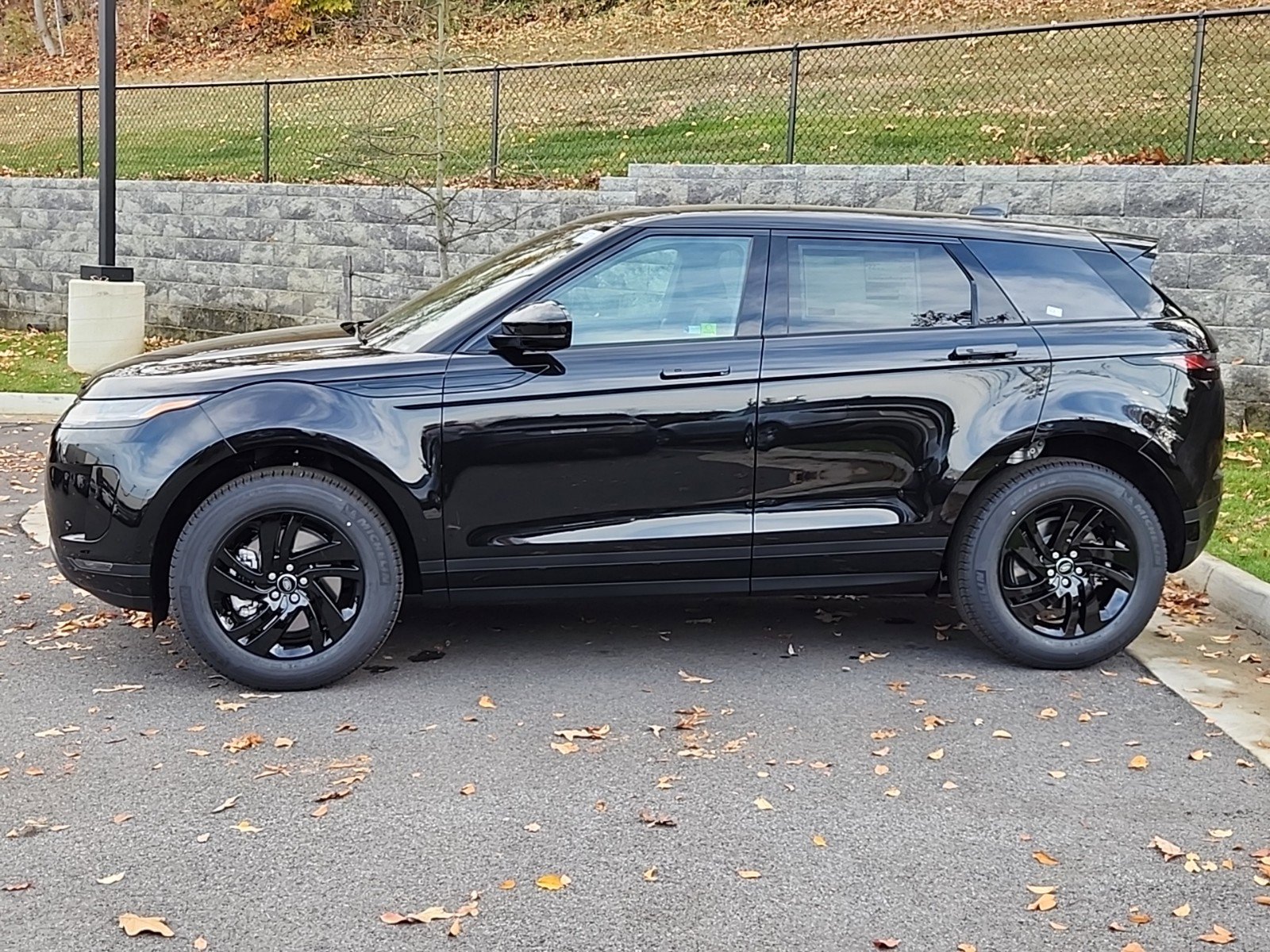 Used 2025 Land Rover Range Rover Evoque S image 6