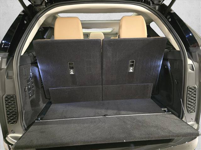 New 2026 Land Rover Discovery Limited Edition AWD/4WD image 13