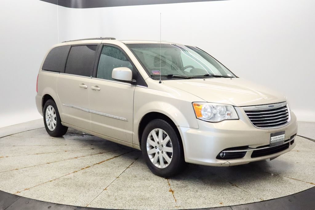 Used 2014 Chrysler Town & Country Touring FWD image 7