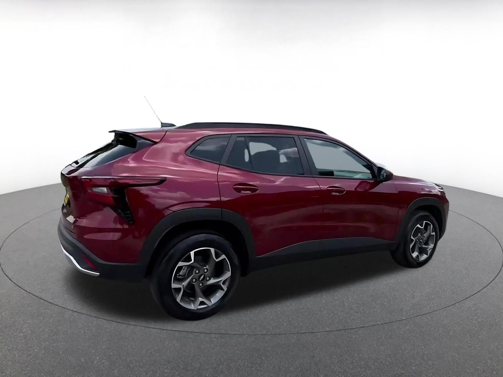 Used 2025 Chevrolet Trax LT w/ LT Convenience Package FWD image 14