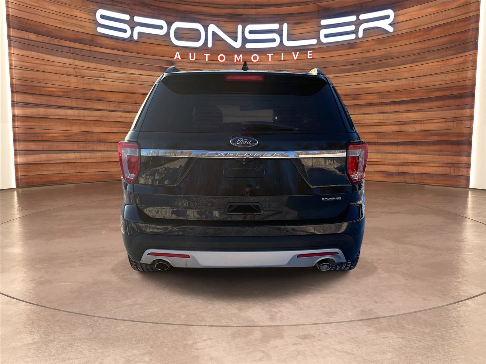 Used 2016 Ford Explorer XLT w/ Equipment Group 202A image 6