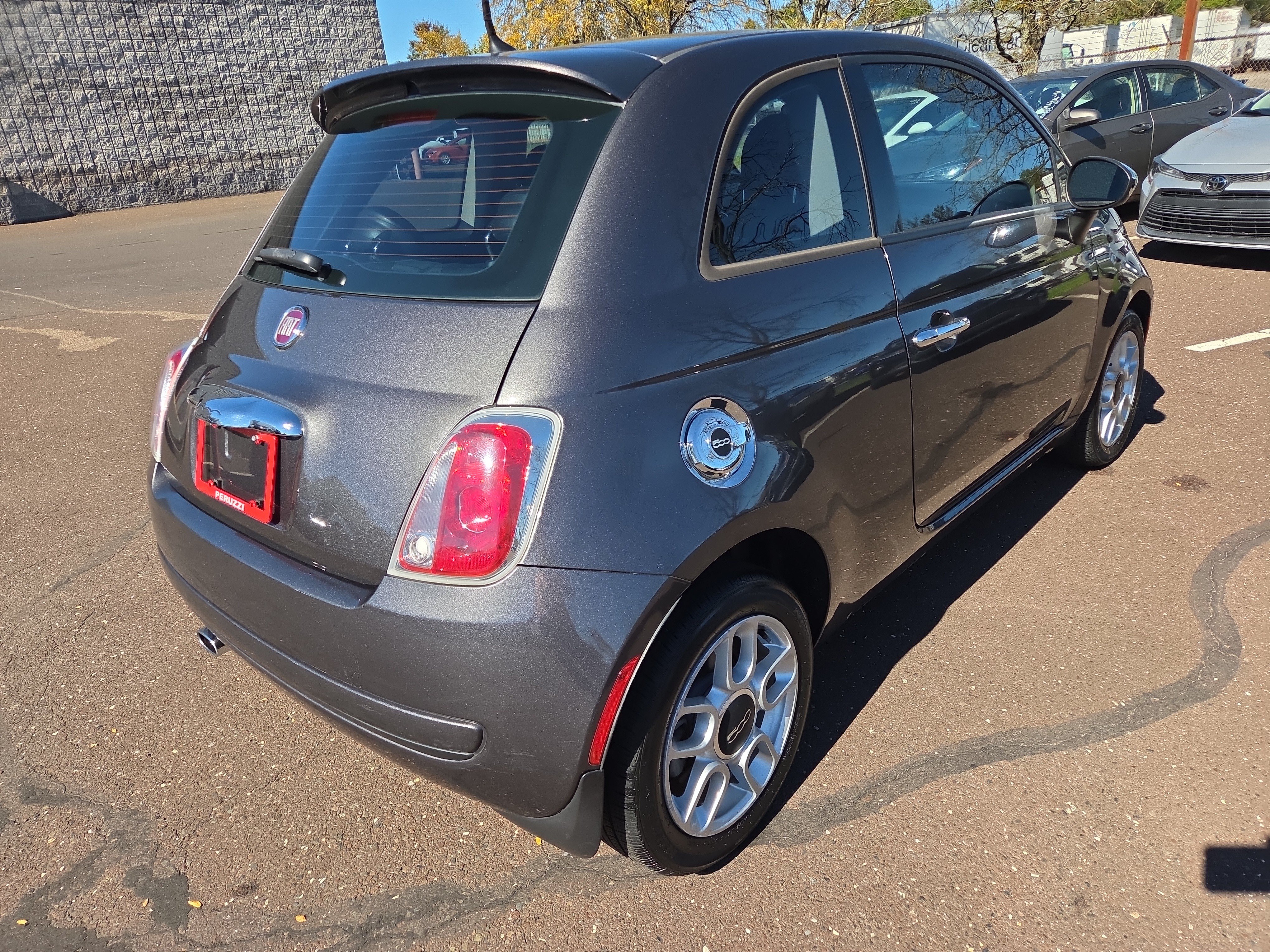 Used 2015 FIAT 500 Pop FWD image 3