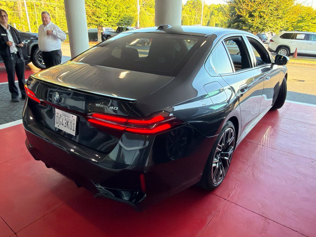 Used 2024 BMW i5 eDrive40i w/ M Sport Package RWD image 11