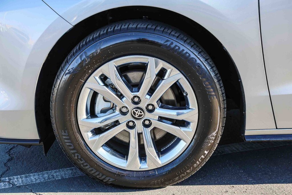 Certified 2024 Toyota Sienna Platinum AWD/4WD image 32