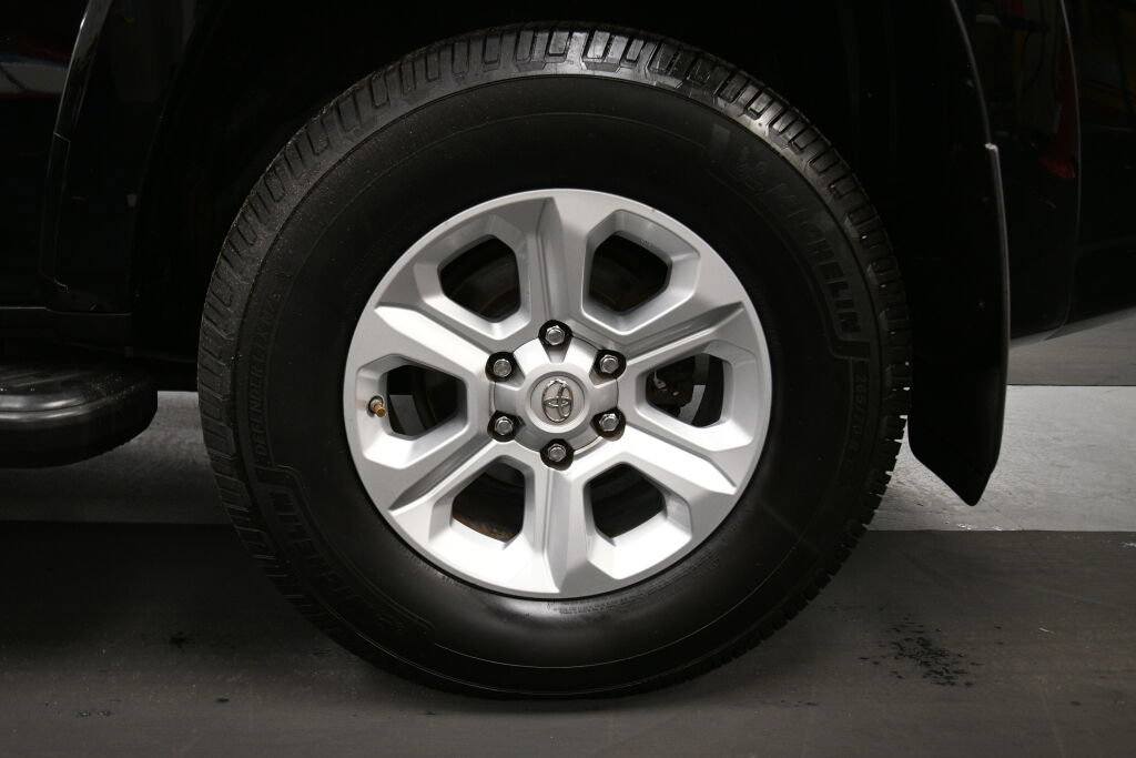 Used 2017 Toyota 4Runner SR5 Premium AWD/4WD image 33