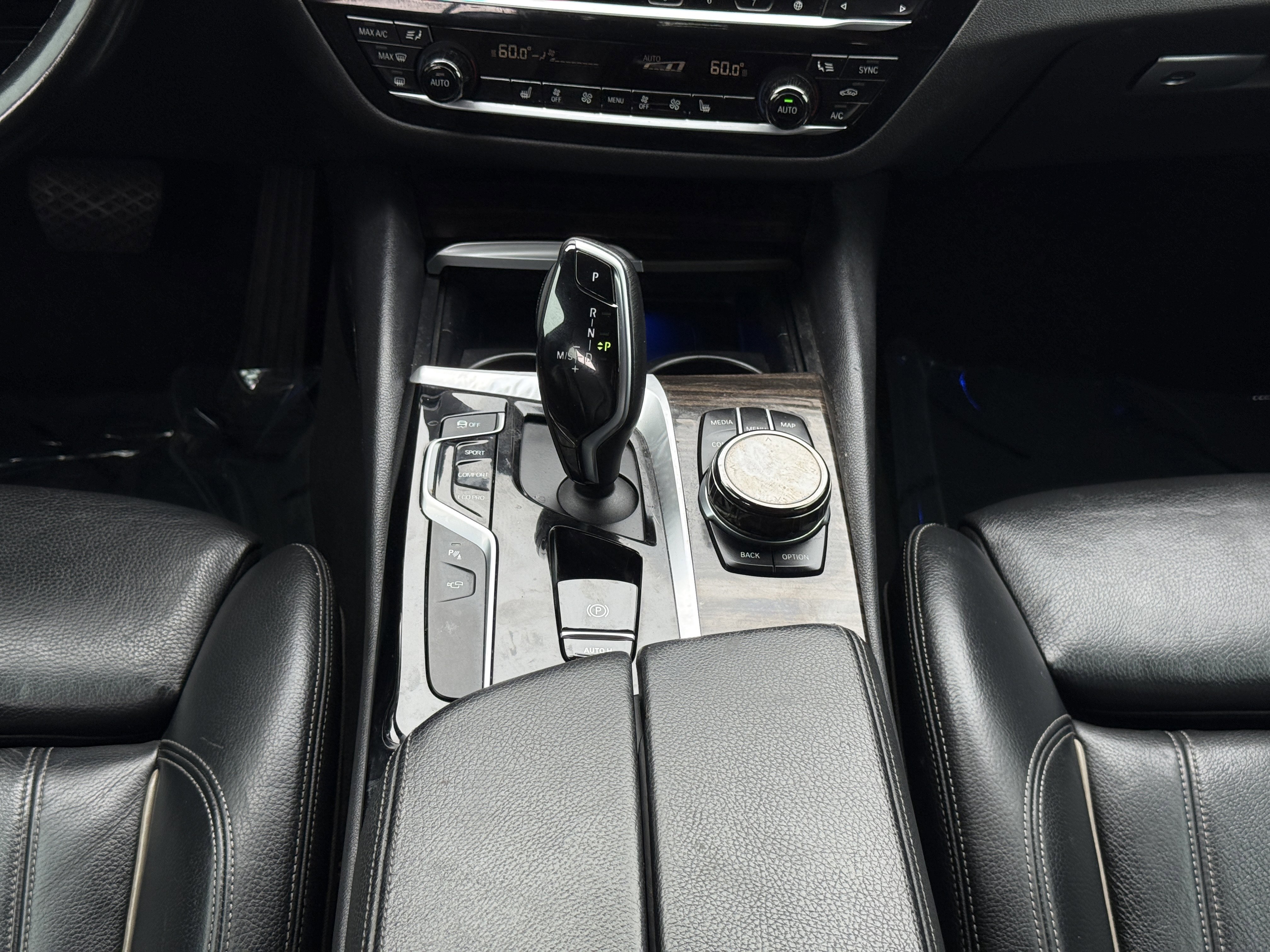 Used 2017 BMW 540i w/ Premium Package image 27